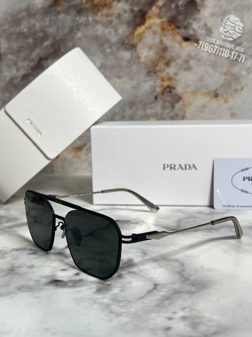 Солнечные очки Prada