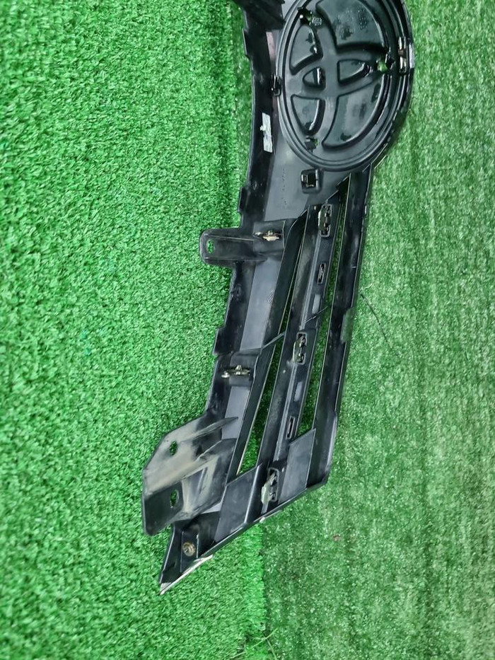 Решетка радиатора Toyota Corolla E160 (2015-2019)