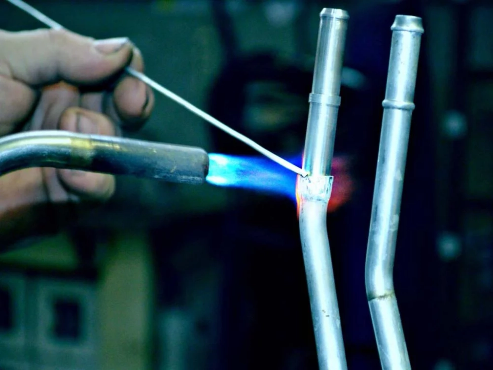 Ремонт и чистка системы охлаждения и системы кондиционирования.