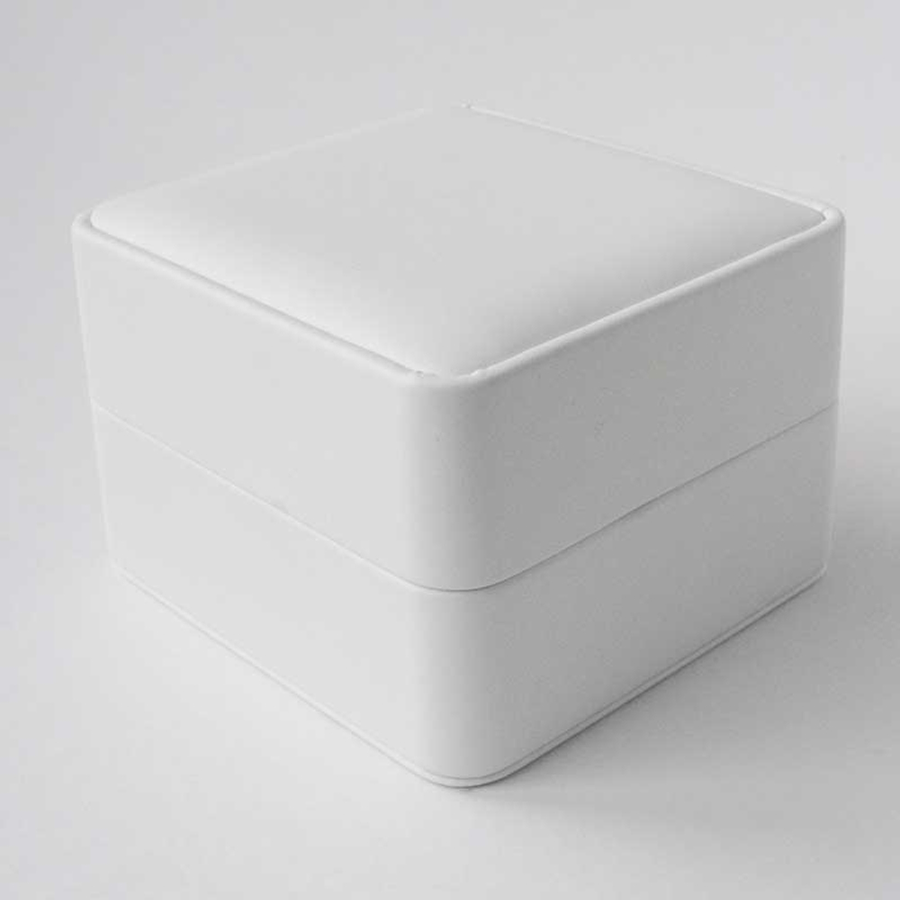 Футляр эксклюзивный под часы с контрастной внутренней отделкой.