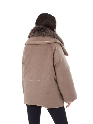 Коричневая куртка из шерсти с накладными карманами и мехом