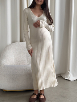 Платье вязаное, средней длины, с v-вырезом, на завязках