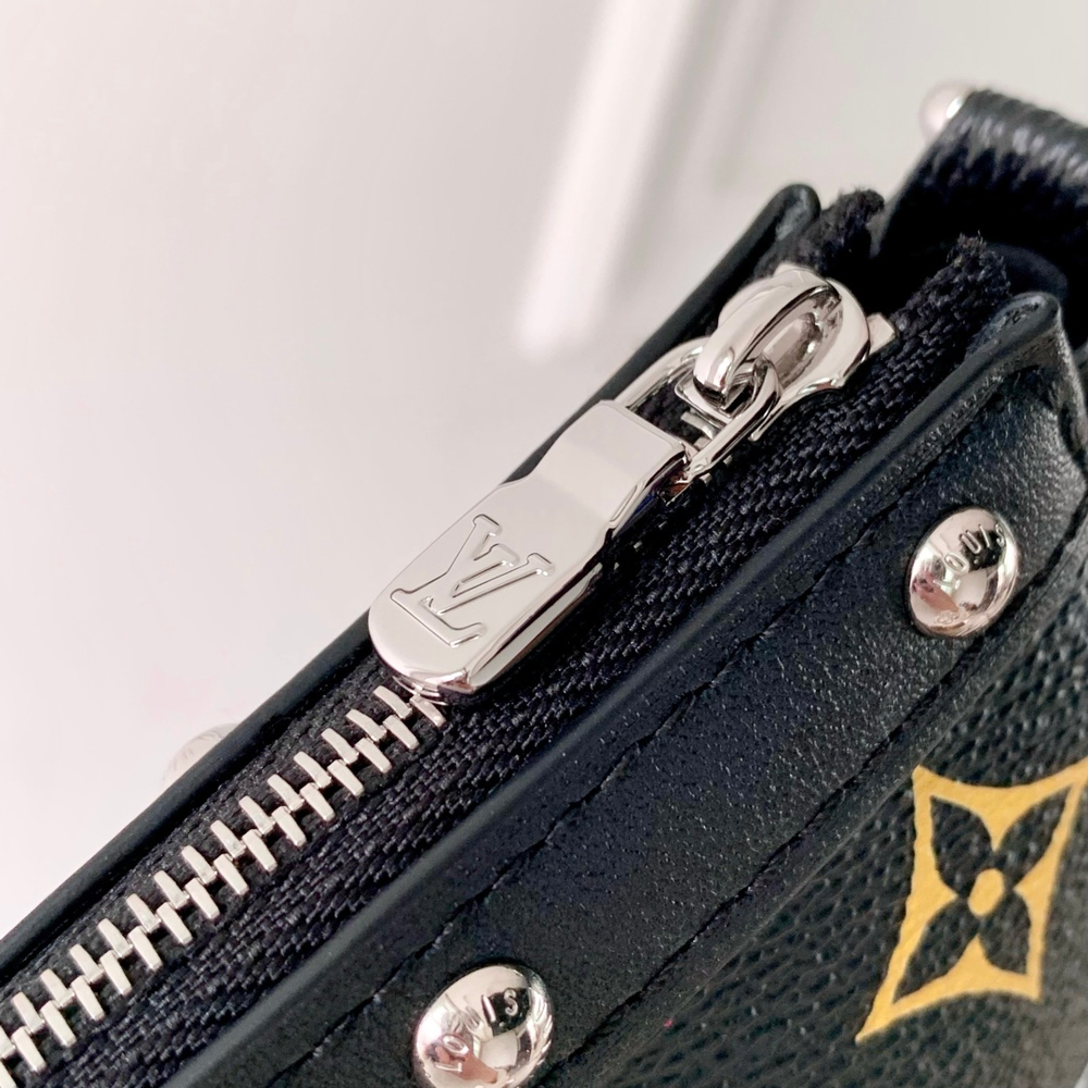 Louis Vuitton Pochette Accessoires