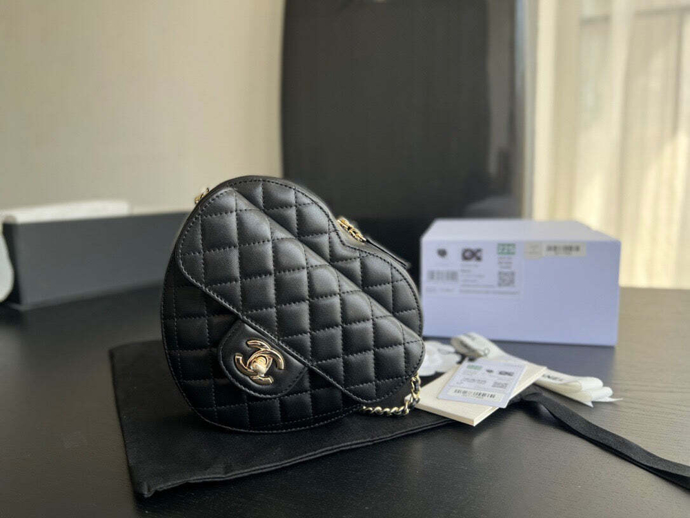 Chanel Heart Bag 18 cm