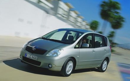 Corolla Verso E120 (2001-2004)