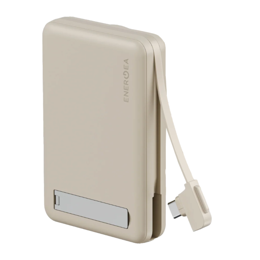 Внешний аккумулятор MagSafe с подставкой Energea MagPac Pro+ (Qi2) (10000 мА·ч) Беспроводная зарядка: Qi 15 Вт. Проводная зарядка: USB-C. Сертификация Qi2. Есть съёмный кабель USB-C, LED-индикация и поддержка PD. Энергоёмкость — 38,5 Вт·ч. Максимальная вы