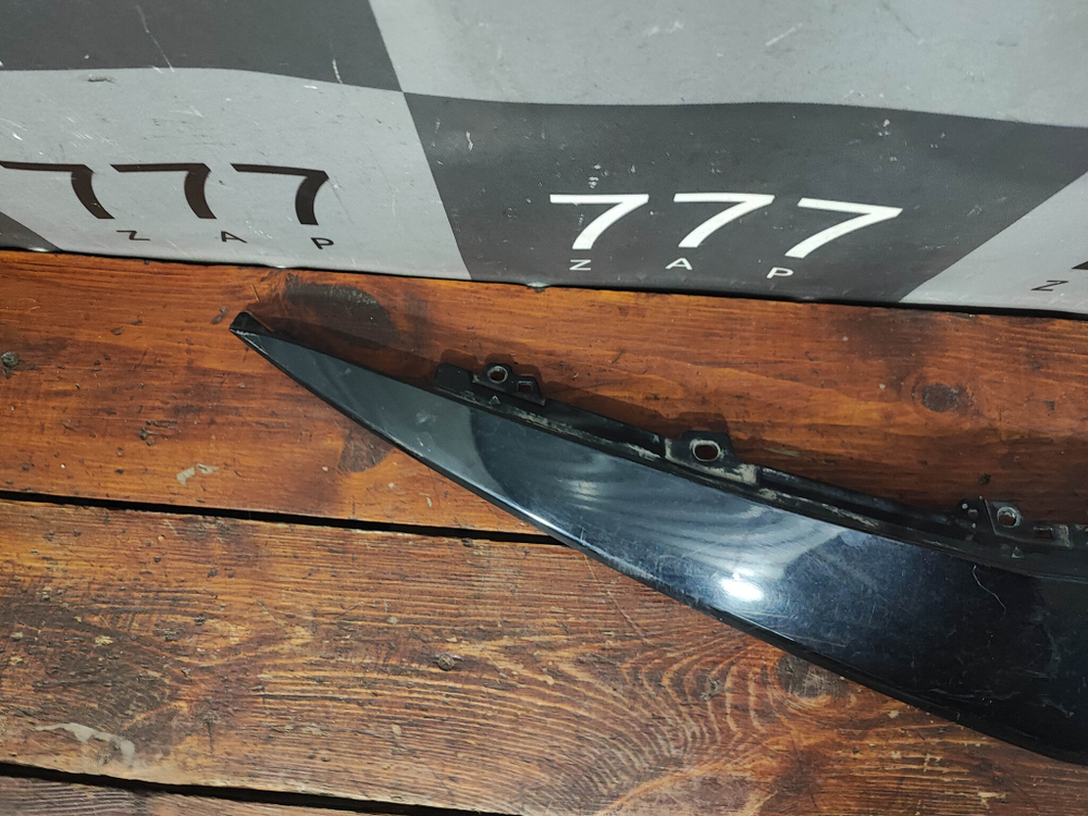 Накладка решетки радиатора Toyota Camry (XV70) 20-нв Б/У Оригинал 5211106040