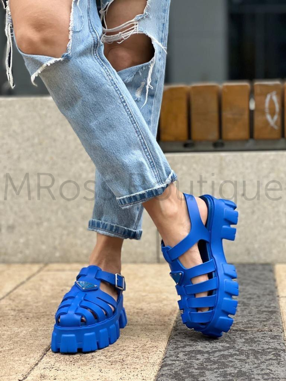 Женские синие резиновые сандалии Prada