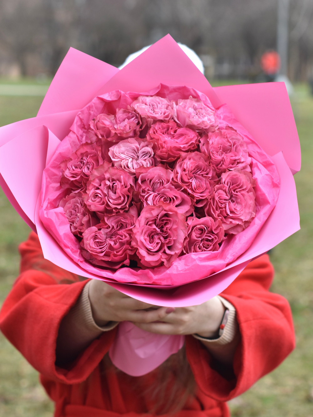 Букет из пионовидных роз Кантри Блу