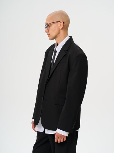 Черный пиджак свободного кроя