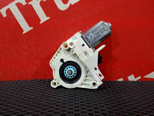 Моторчик стеклоподъемника правый 2022г.