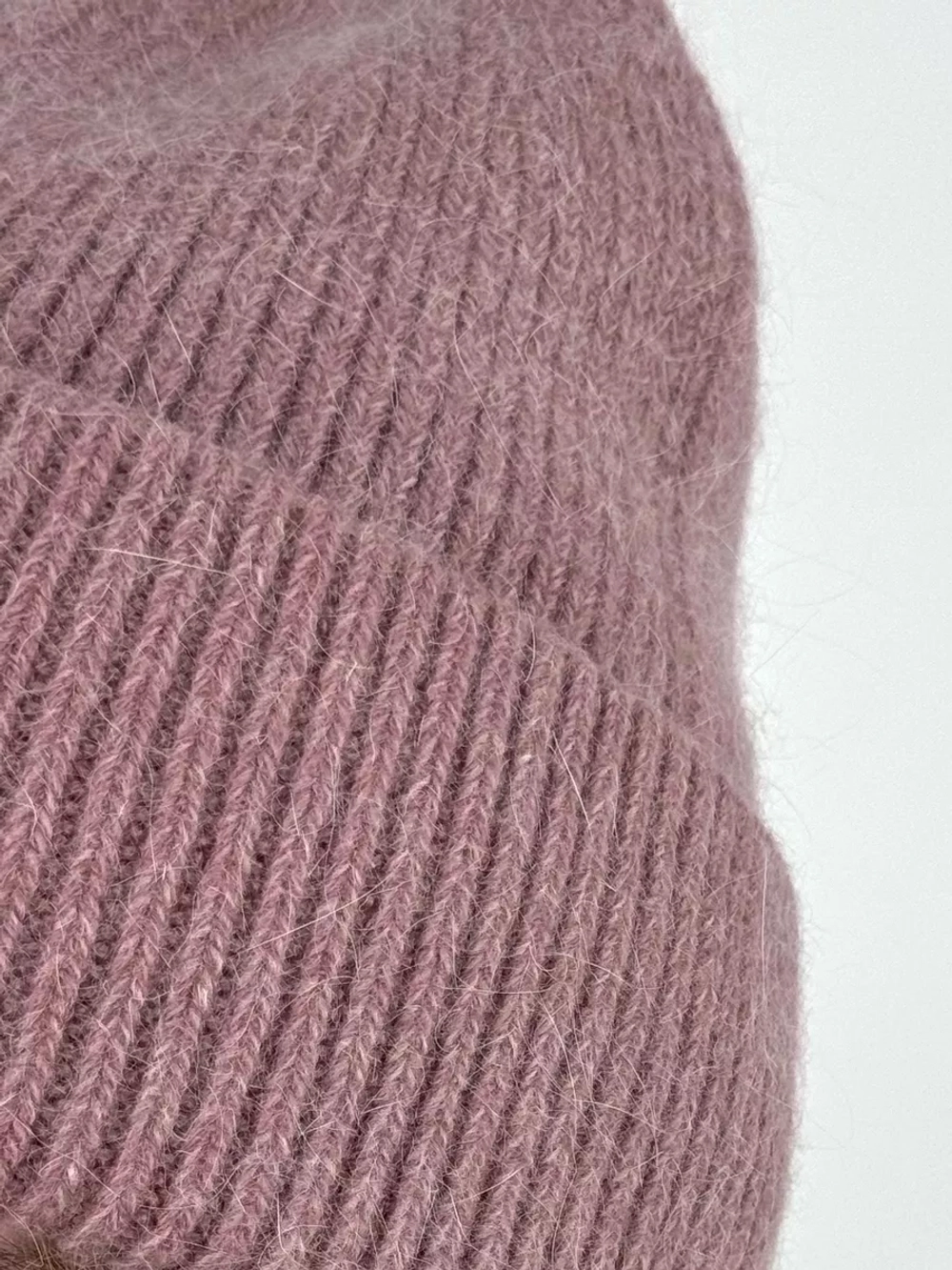 шапка зимняя из ангоры с отворотом вязаная