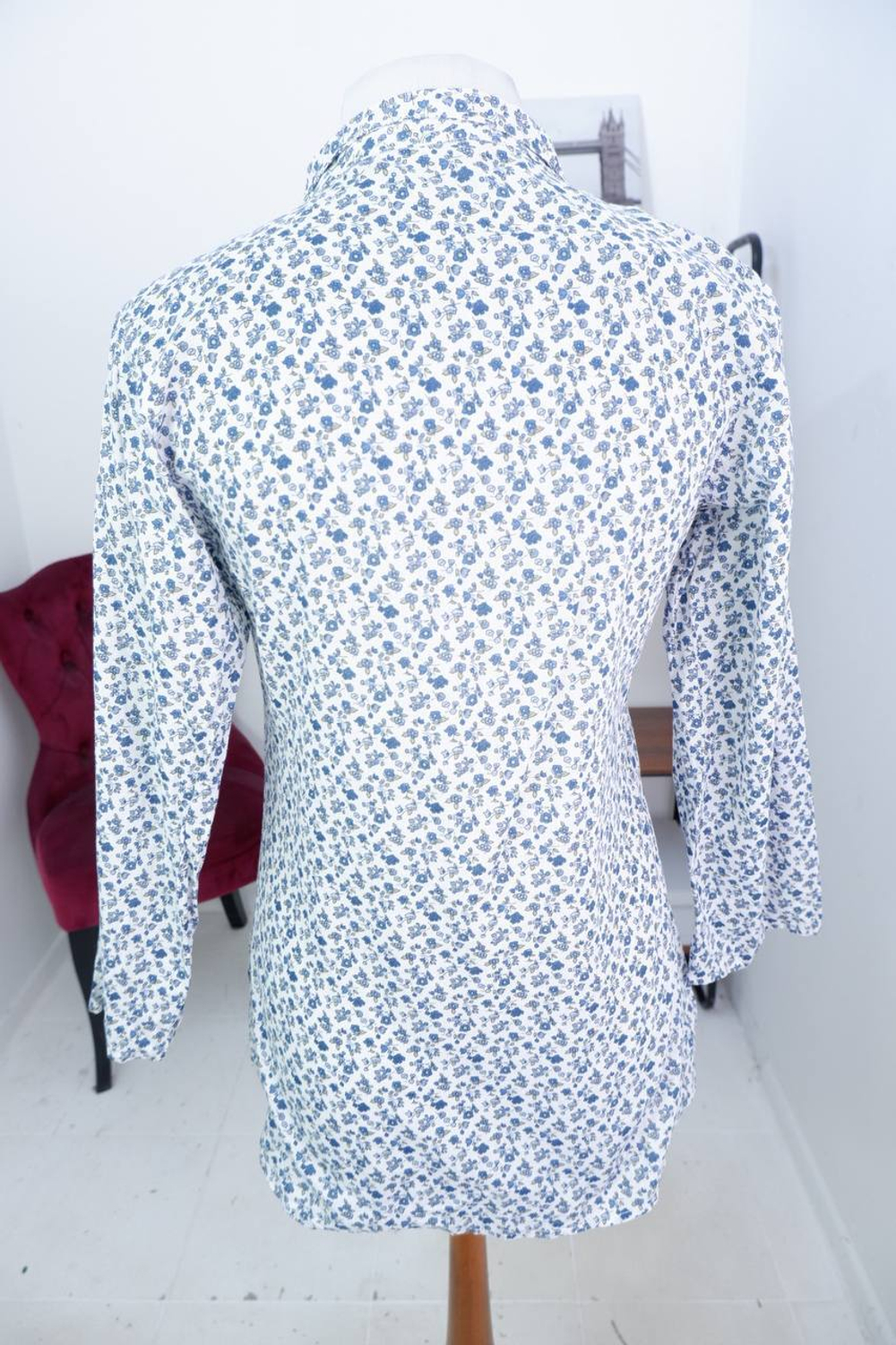 Блузка в нежный цветочек, визуально на 46 размер