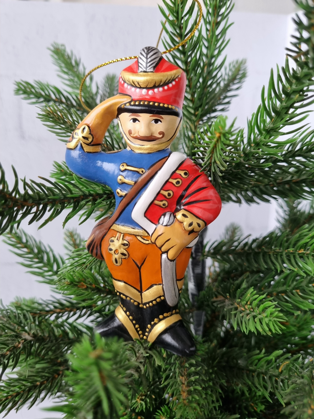 Гусар  ёлочная игрушка из фарфора