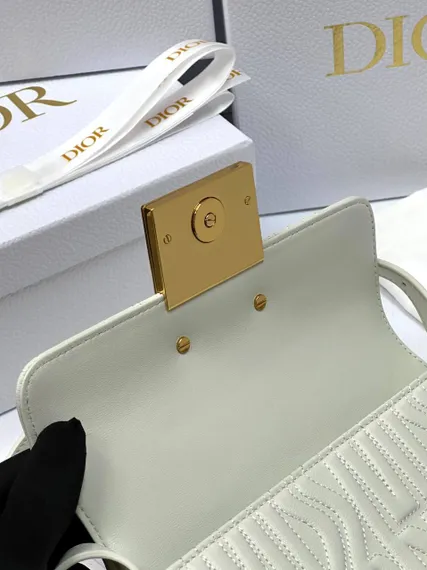 Сумка с клапаном Miss Dior белый