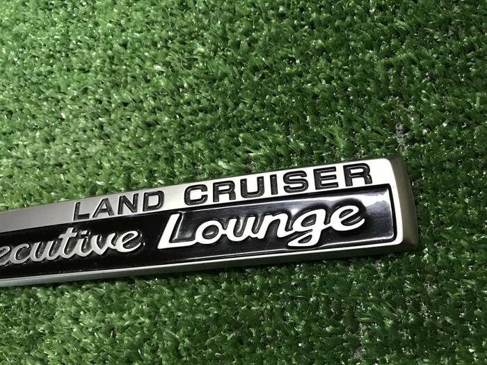 Эмблема правая Toyota Land Cruiser 200 (2015-2021)