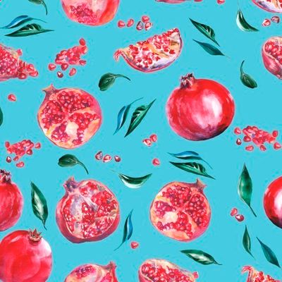 Гранат на голубом фоне