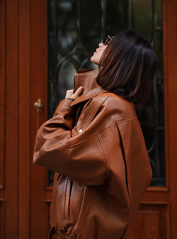 Косуха-бомбер карамель