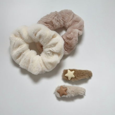 Набор пушистых аксессуаров для волос, детский (2 резинки+ 2 заколки)