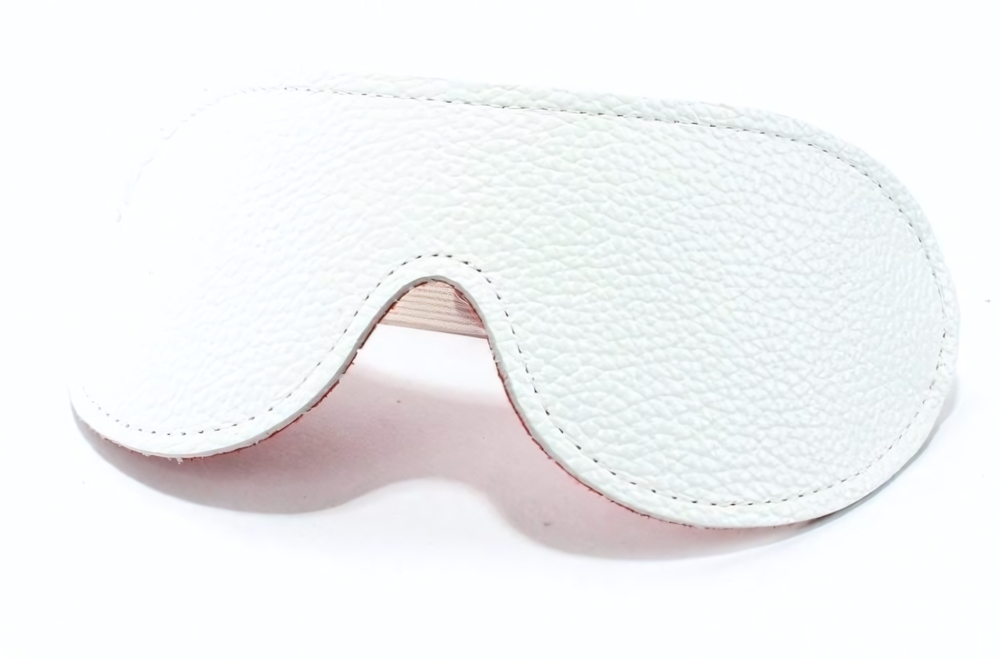 Бело-красная двусторонняя кожаная маска на глаза на резинке (Цвет: белый с красным)