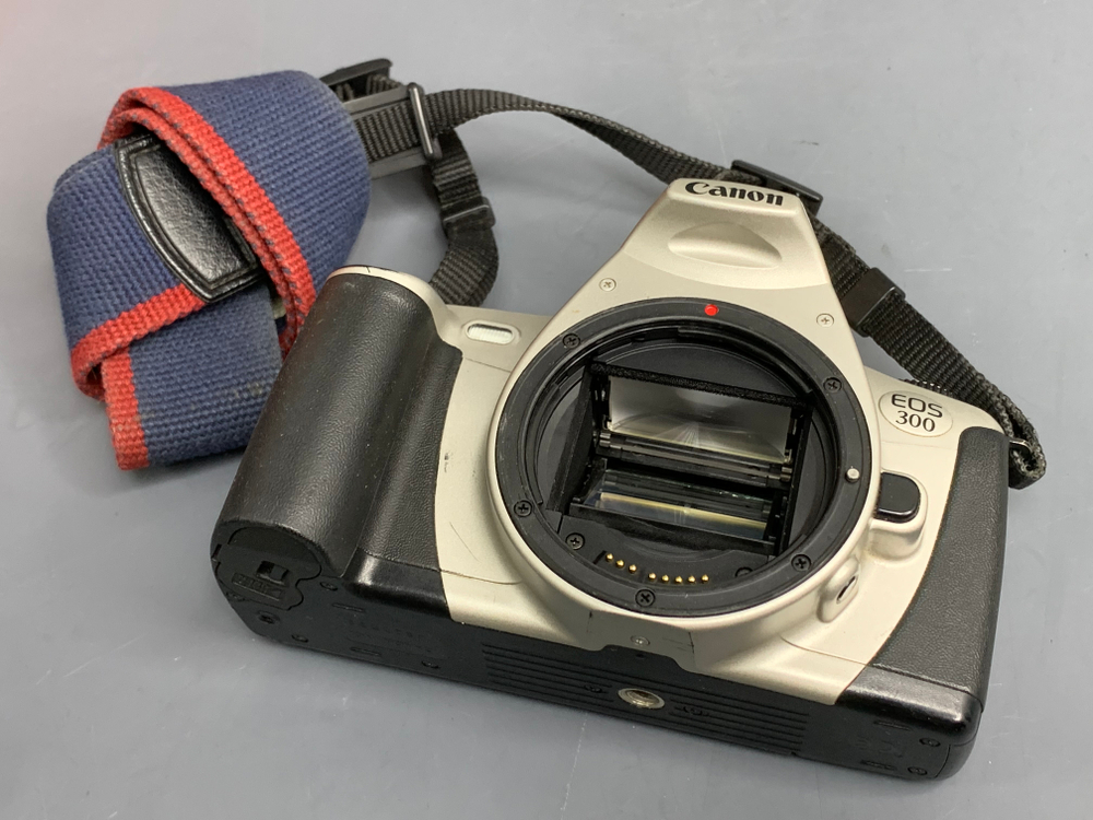 Canon EOS 300 kit EF 28-90mm 4-5.6