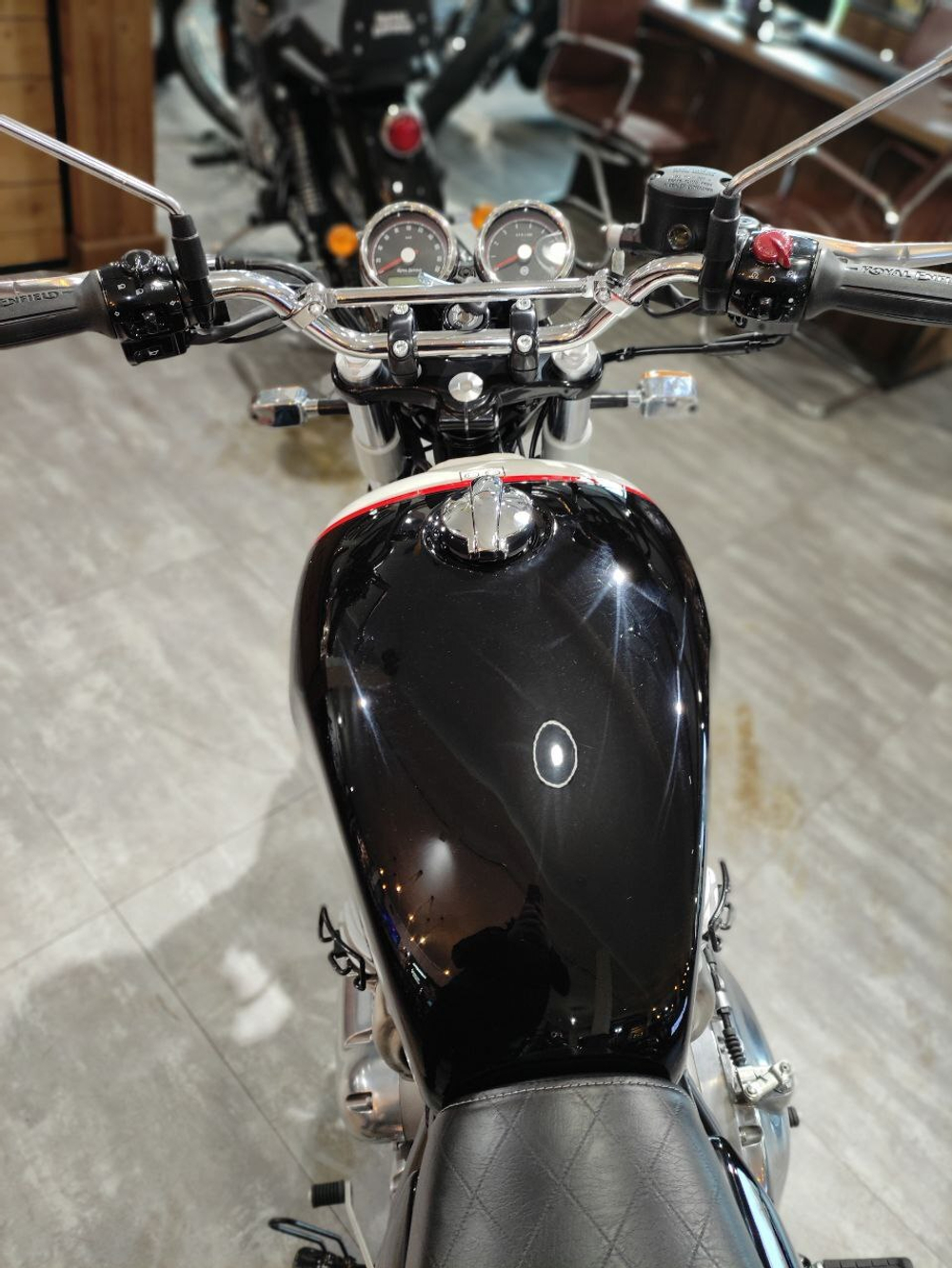 Royal Enfield Interceptor 650 Black Pearl (Custom / Dual tone)