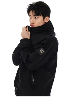 Куртка с капюшоном из нейлона