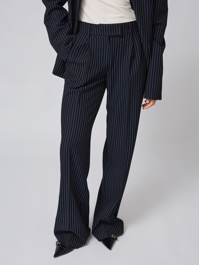 Брюки широкие с защипами в полоску