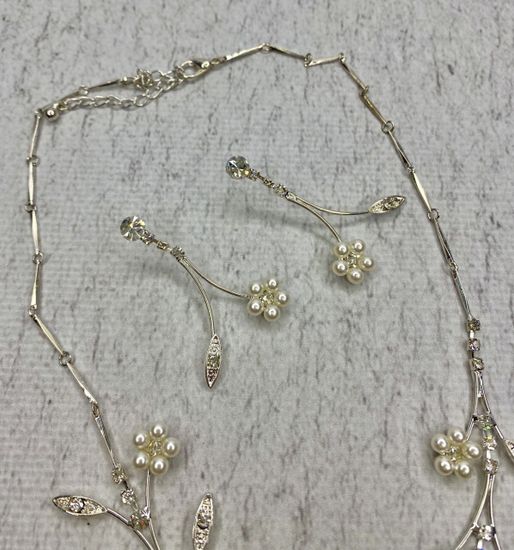 Комплект бижутерии (колье, серьги, браслет, кольцо)