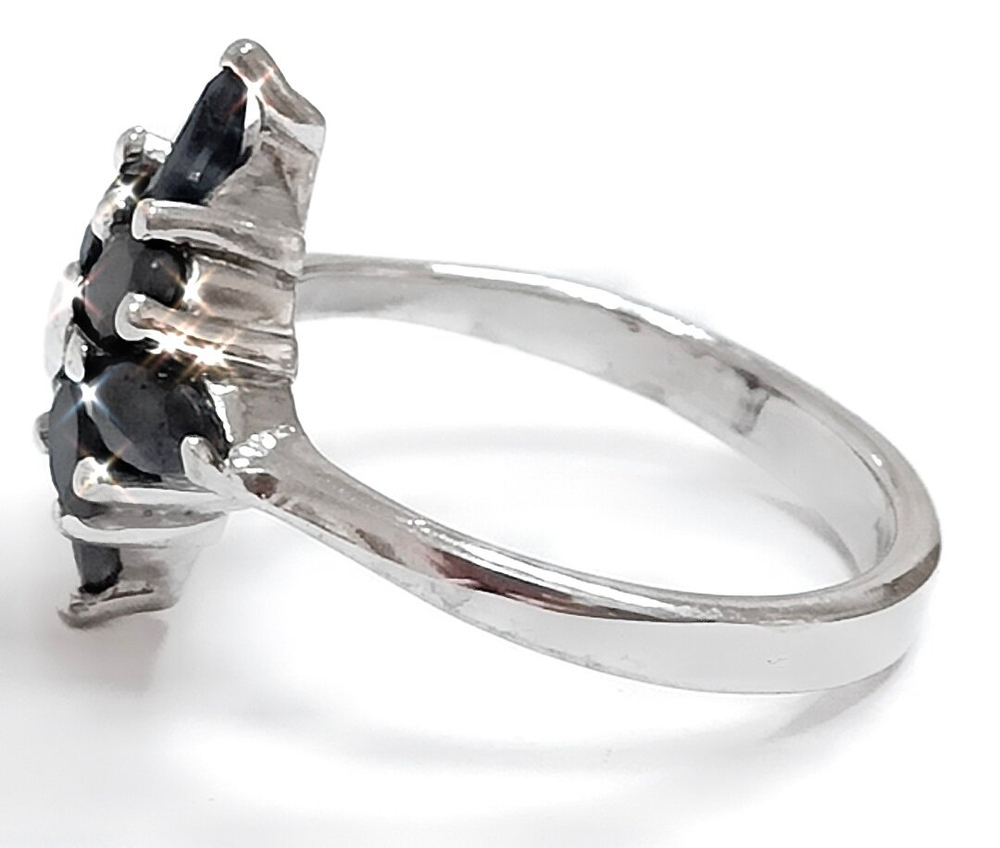 Ювелирное кольцо из серебра 925 пробы,вставка сапфир,размер 17.5