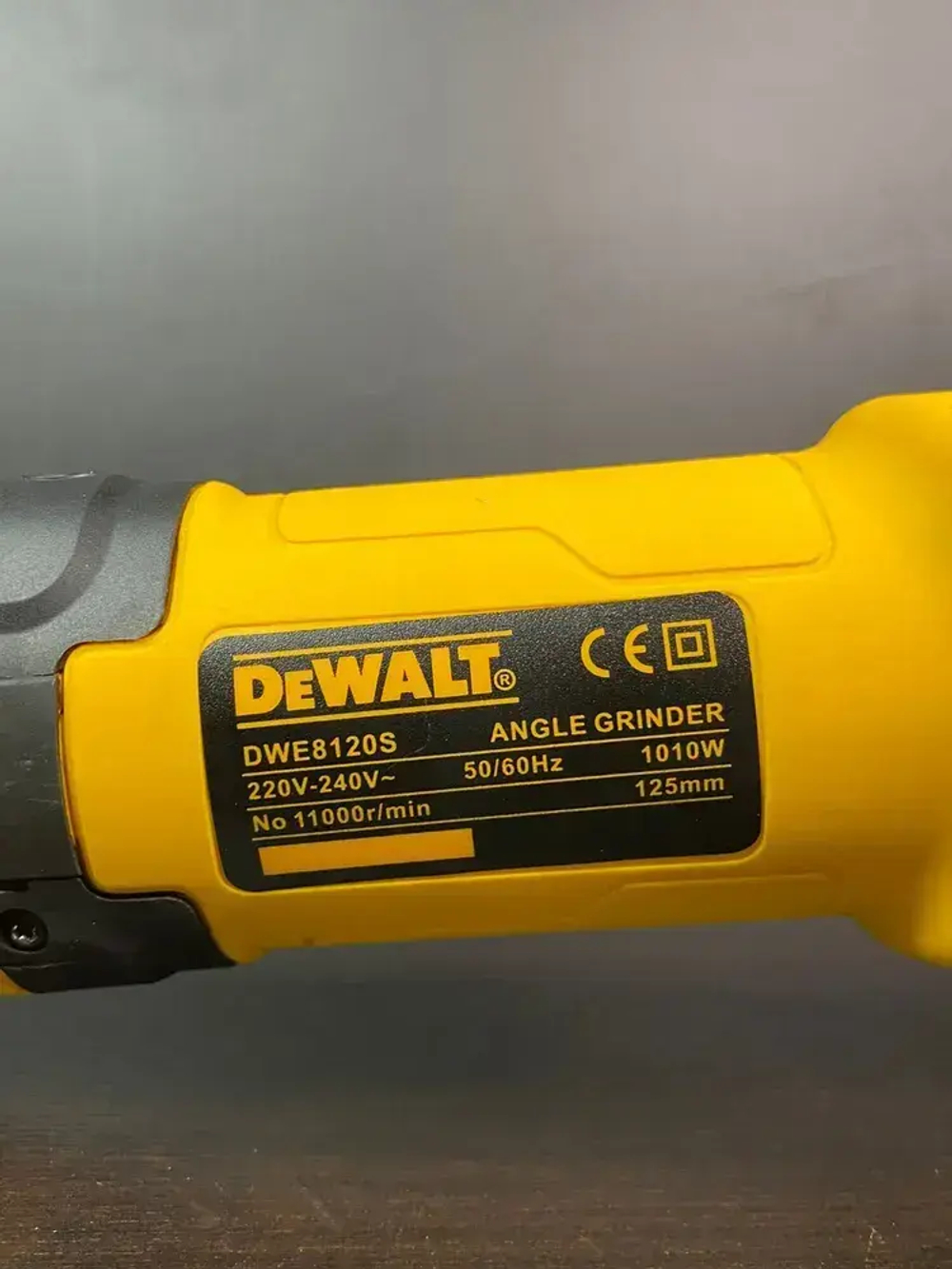 Угловая шлифмашина DWE8120S Dewalt 1010WT с регулировкой оборотов