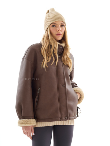 Коричневая дубленка с воротом-стойкой