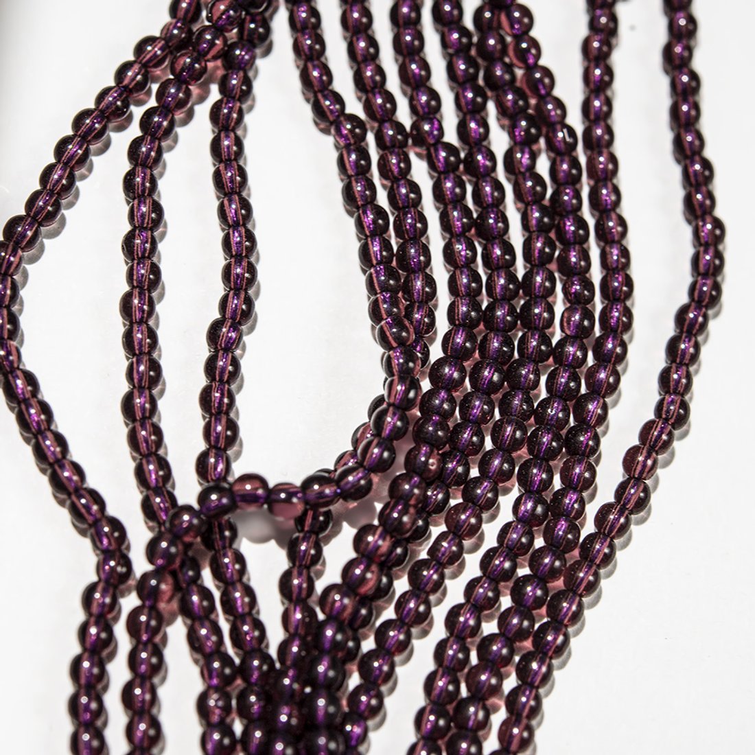 Шпинель синтетическая "Аметист", 2,3мм, шар