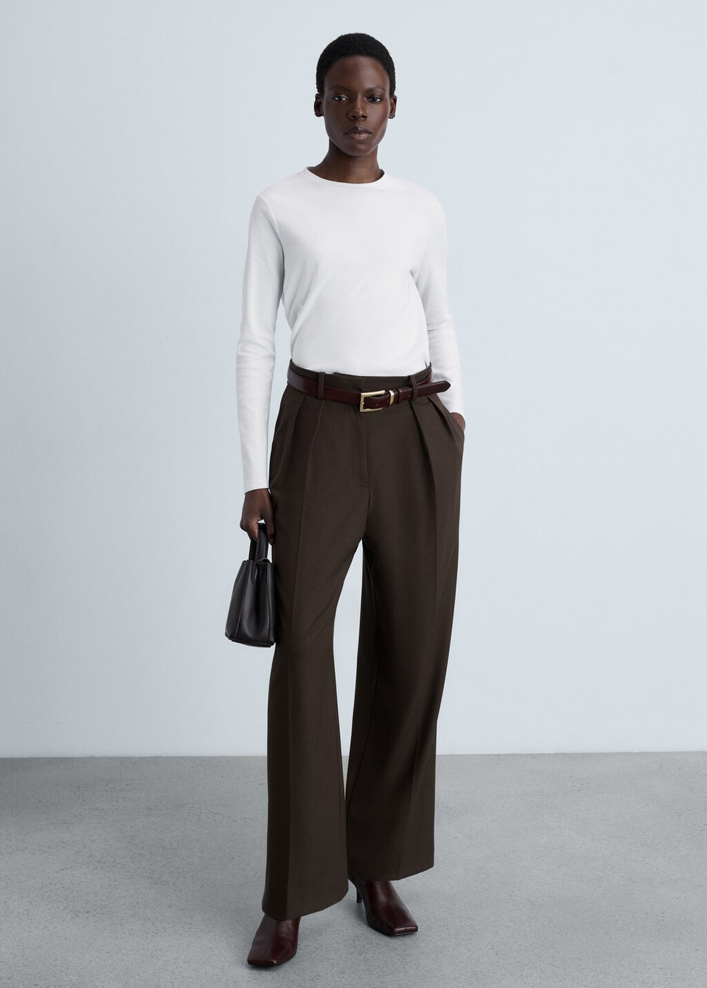 Тонкая футболка с круглой горловиной