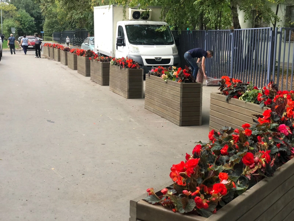 Кашпо для цветов уличное прямоугольное Арт. Flo — долговечное ограждение и озеленение из полимер-песчаного композита