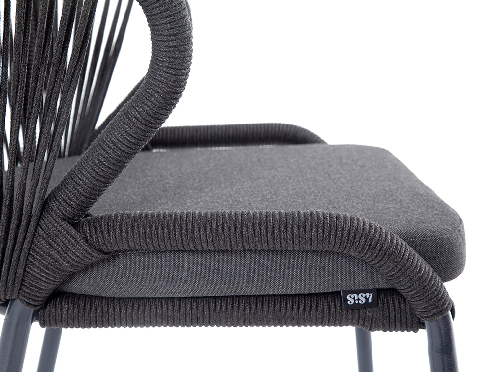 "Милан" стул плетеный из роупа, каркас алюминий темно-серый (RAL7024) муар, роуп темно-серый круглый, ткань темно-серая 027