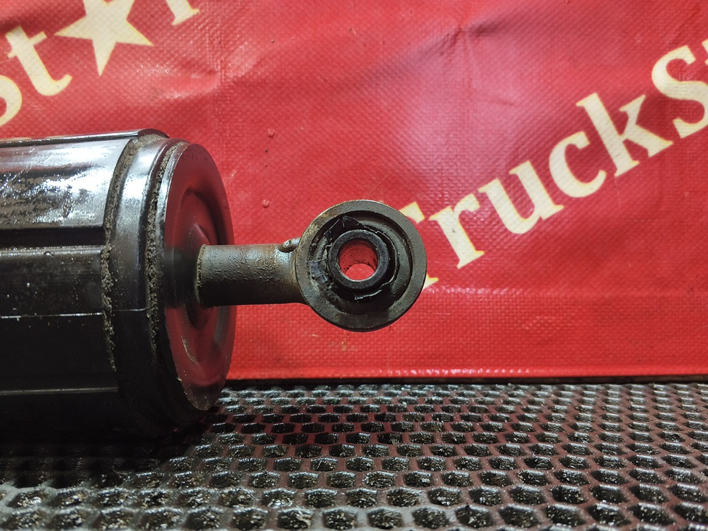 Амортизатор кабины передний 2020г