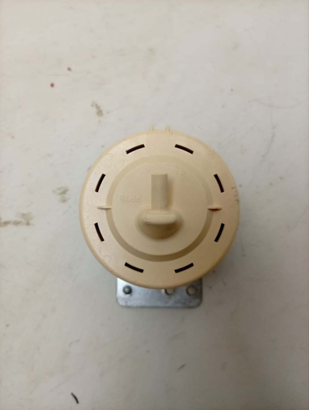 F12U2HCS2 кт15 Датчик уровня(прессостат) для стиральной машины LG 6601ER1006M б/у