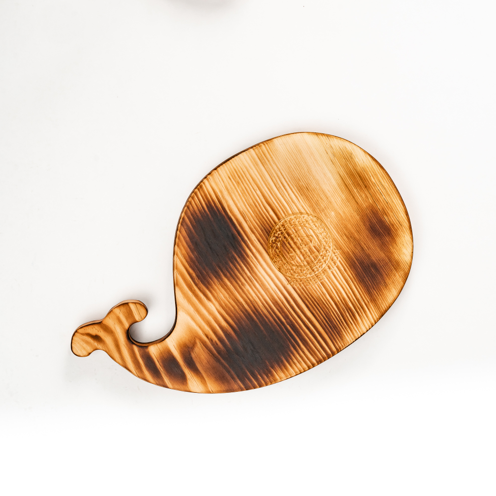 Менажница деревянная из сибирского кедра для подачи блюд и закусок с гравировкой "БУДЬ СМЕЛЕЕ! НЫРЯЙ В ЖИЗНЬ!". MG125