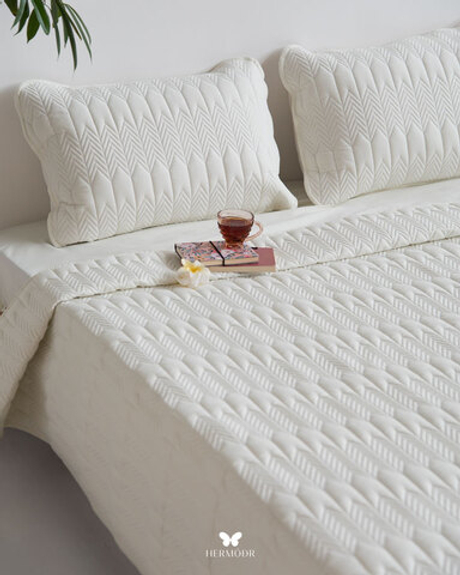 Комплект стеганного покрывала и 2 наволочек Kaj White Hermodr 130220317 Иран