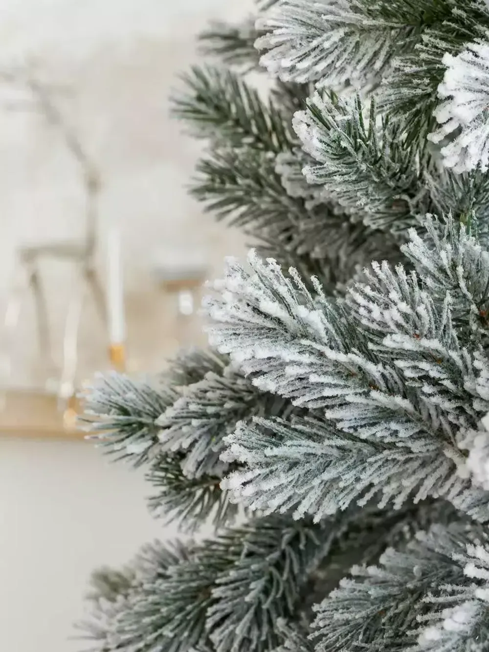 Заснеженная елка «Аляска» GT (Литая хвоя) 210 см / 2,1 м