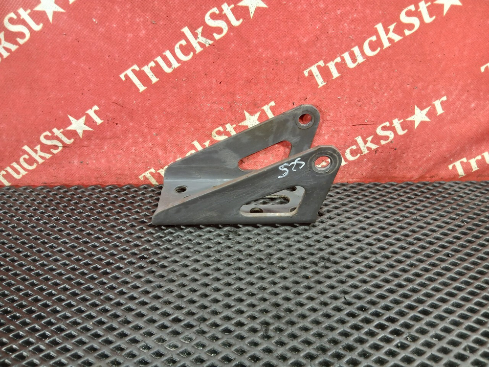 Кронштейн амортизатора заднего