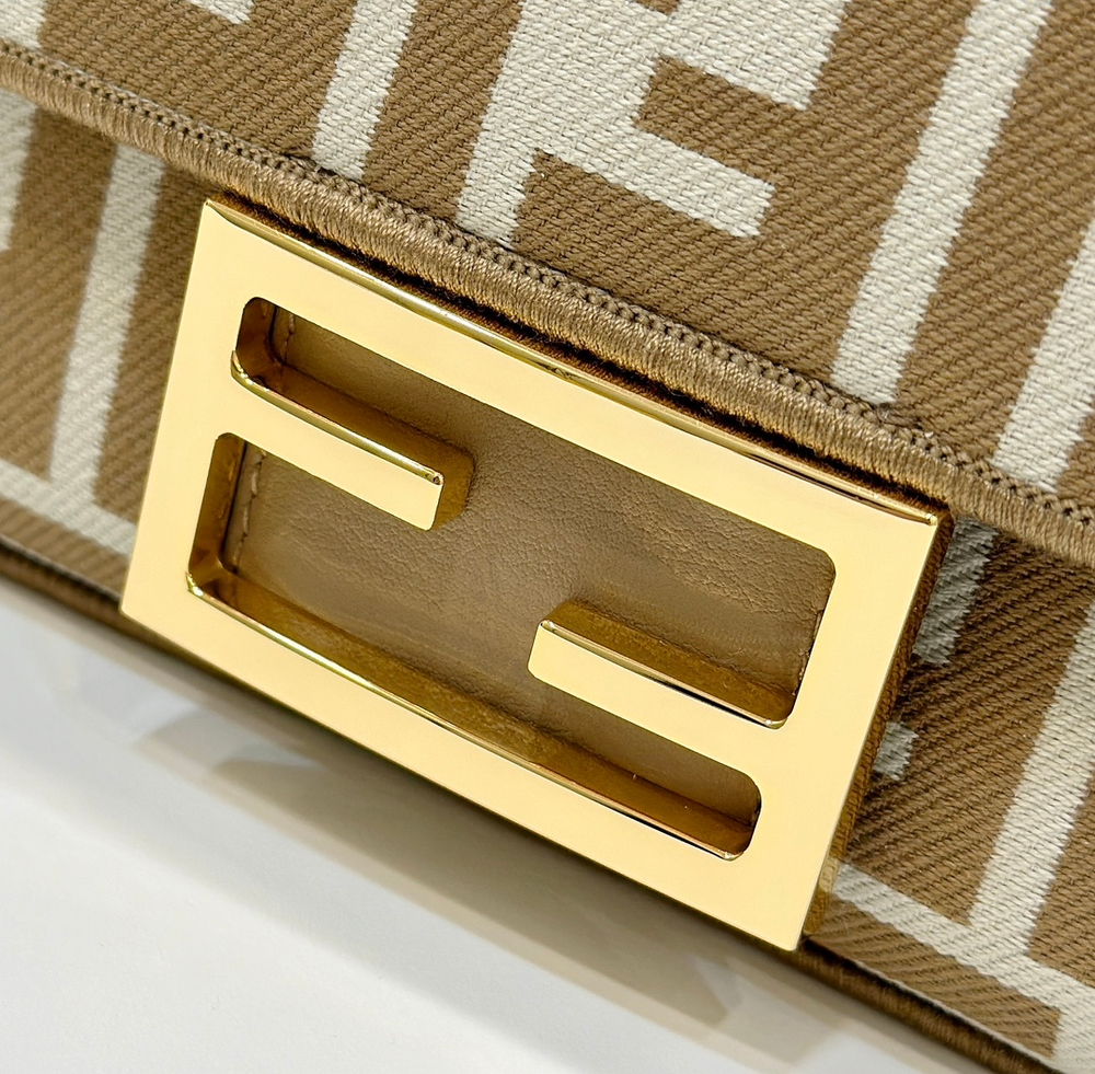 Fendi Baguette 19 cm