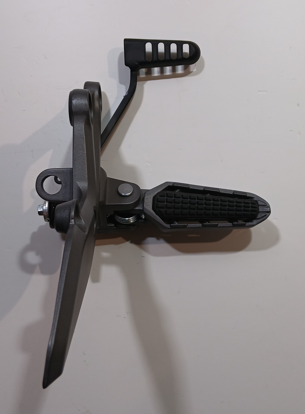 Подножка водителя правая с тормозной педалью мотоцикл Motoland 300 DF BIG BORE