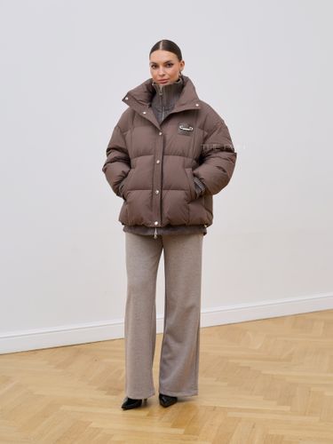 Короткий коричневый пуховик с шерстяными вставками