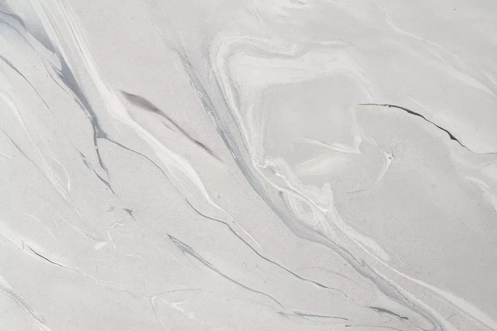 "Женева" интерьерный стол из HPL шестиугольный, D50, H35, цвет "мрамор пепел", каркас из стали белый муар