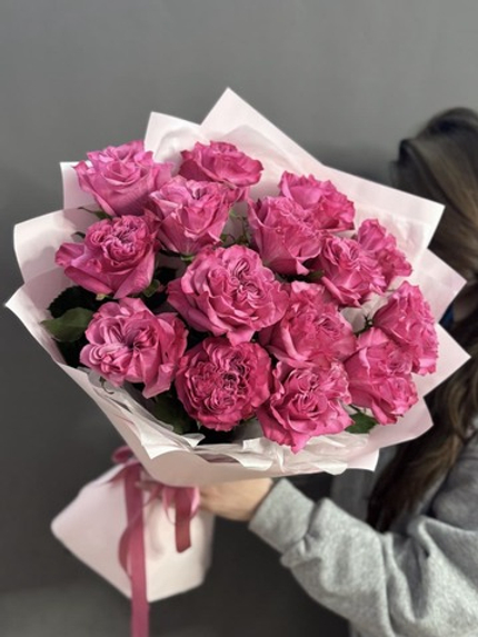 Монобукет с пионовидными розами сорта "Кантри Блю"