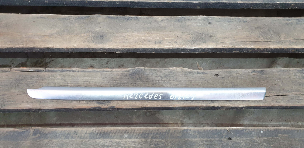 Накладка стекла заднего правого Mercedes GLC (X253) 15-нв Б/У Оригинал A2536700222