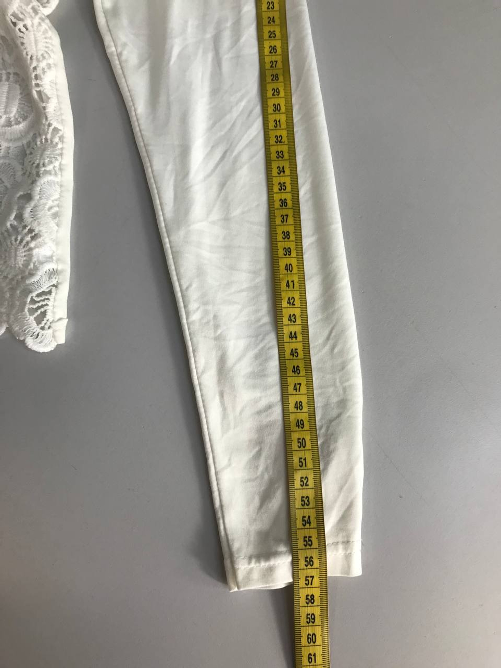 Блузка с отделкой из жемчужин, визуально на 44 размер