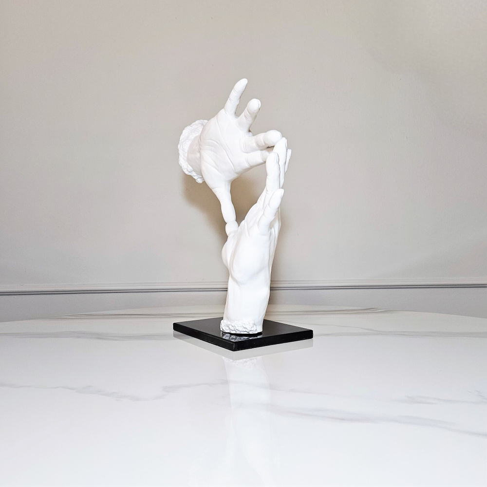 Статуэтка Human Hands